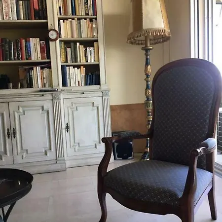 Omphale Apartment